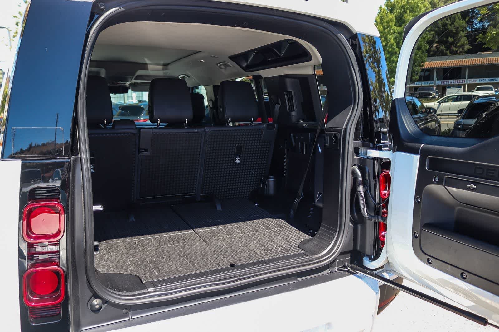 Used 2020 Fuji White Land Rover HSE image 29