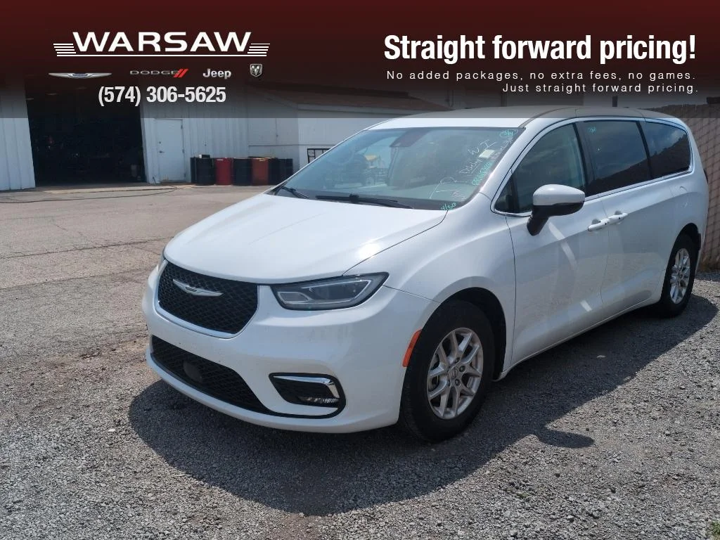 2023 Chrysler Pacifica Touring L's photo