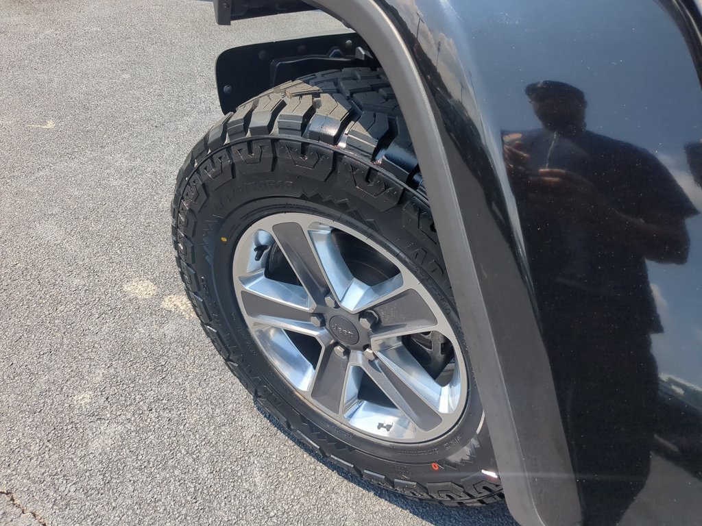 Used 2022 Black Clearcoat Jeep Unlimited Sahara image 9