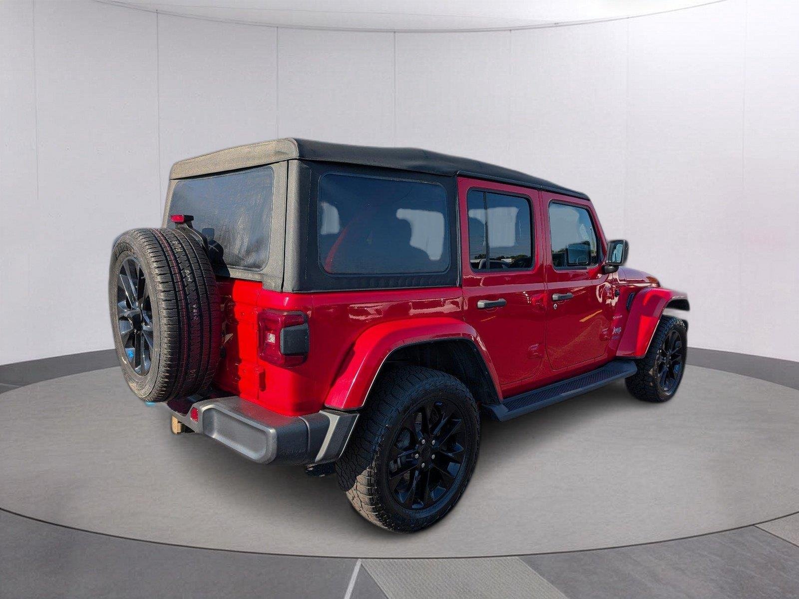 Used 2022 Firecracker Red Clearcoat Jeep Unlimited Sahara image 7