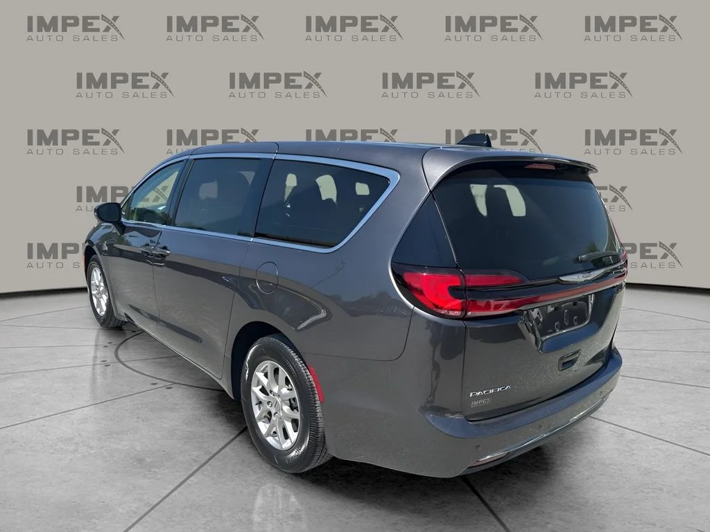 Used 2023 Gray Chrysler Touring L image 3