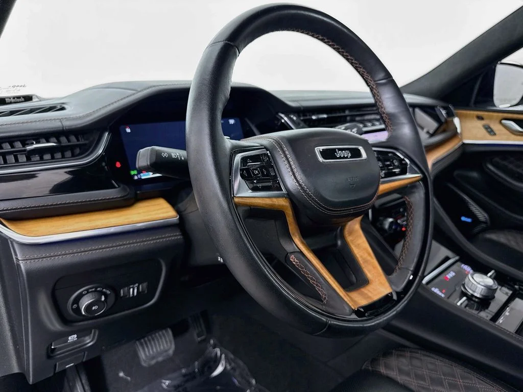 Used 2024 White Jeep Summit image 9