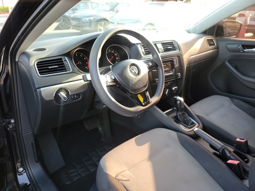 Used 2018  Volkswagen 1.4T S image 12