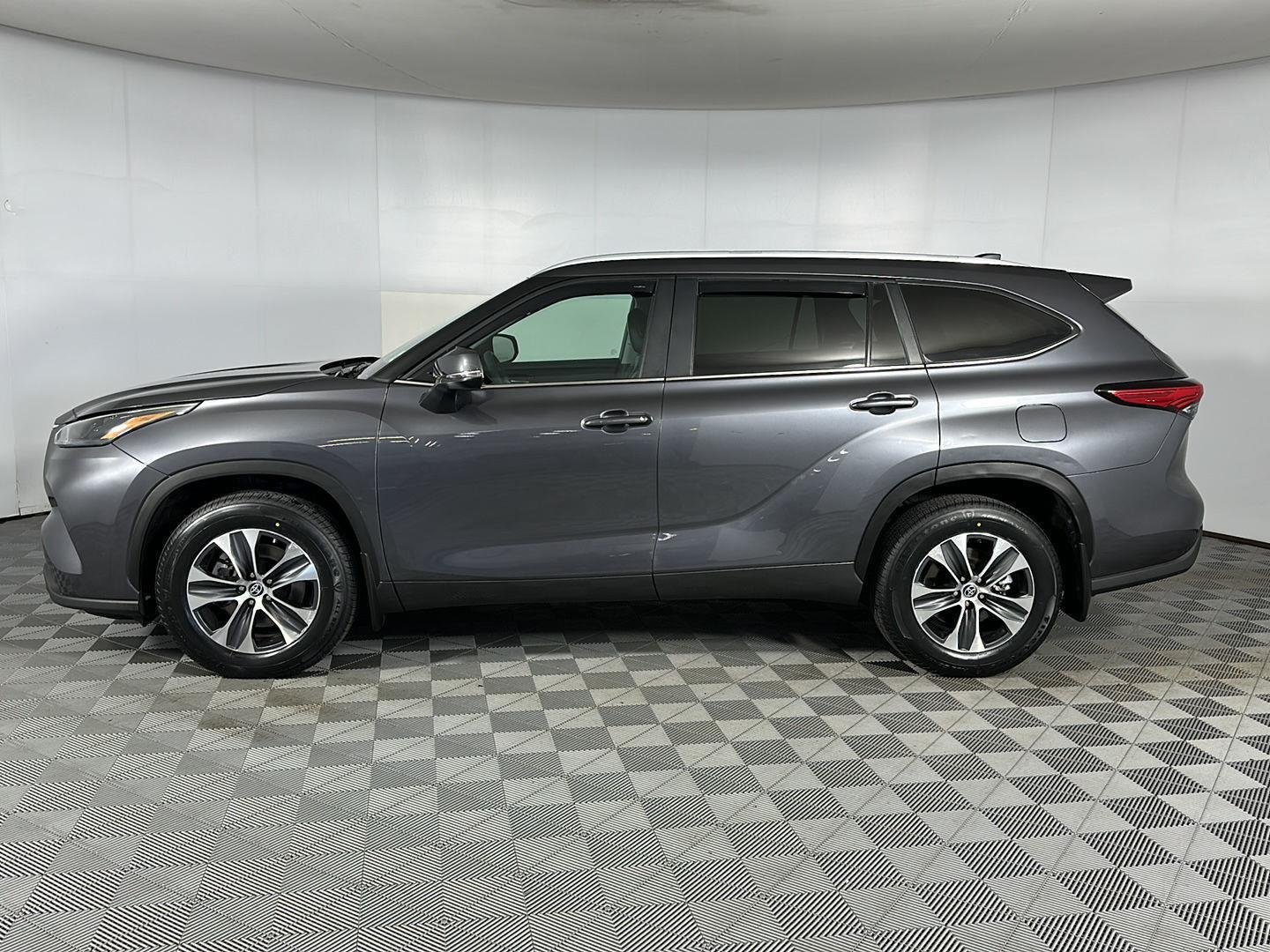 Used 2023 Magnetic Gray Metallic Toyota XLE image 4