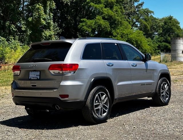 Used 2018 Billet Silver Metallic Clearcoat Jeep Limited image 9