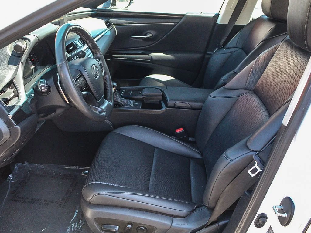Used 2020 White Lexus 350 image 19