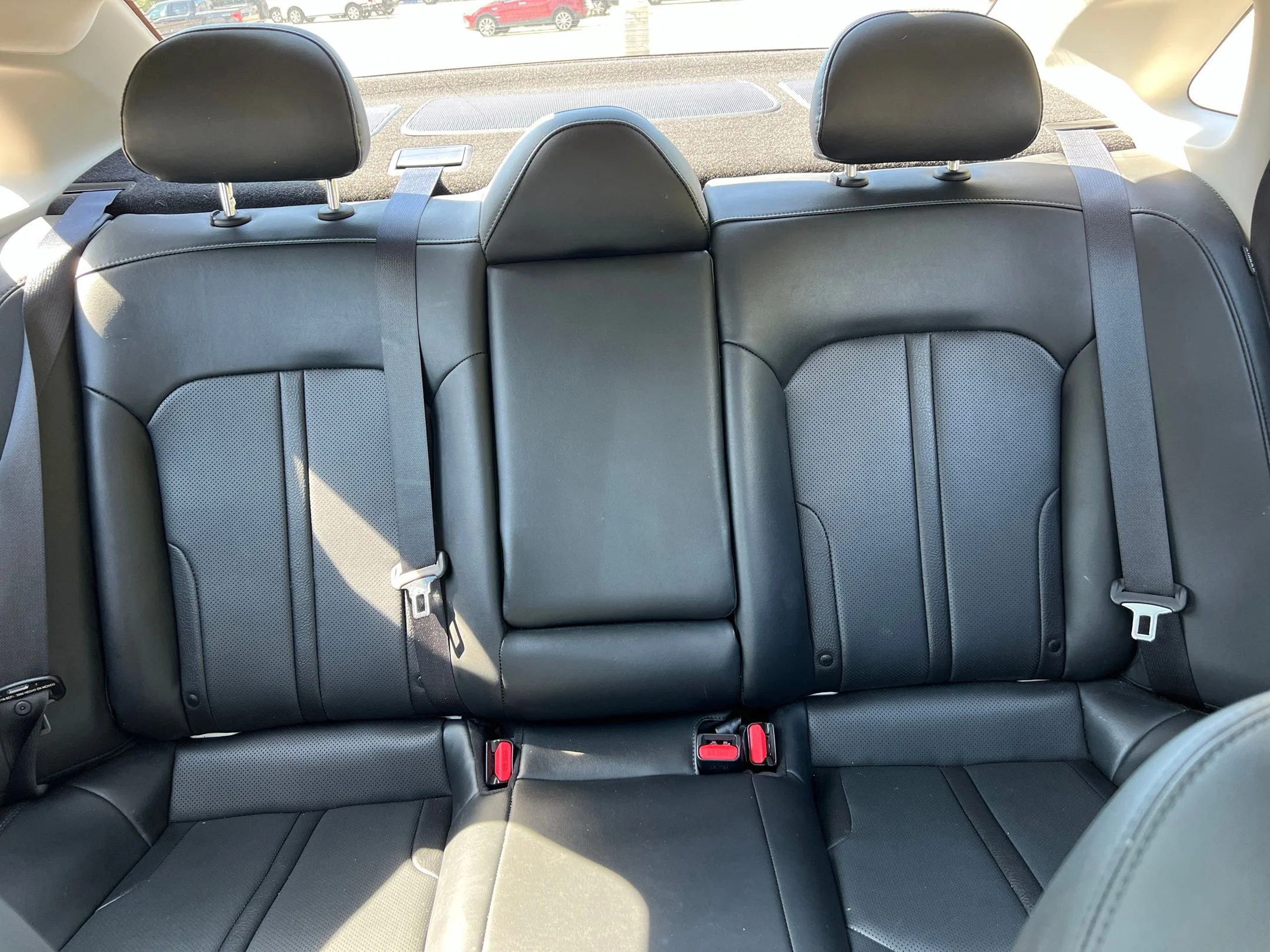 Used 2022 White Kia EX image 25