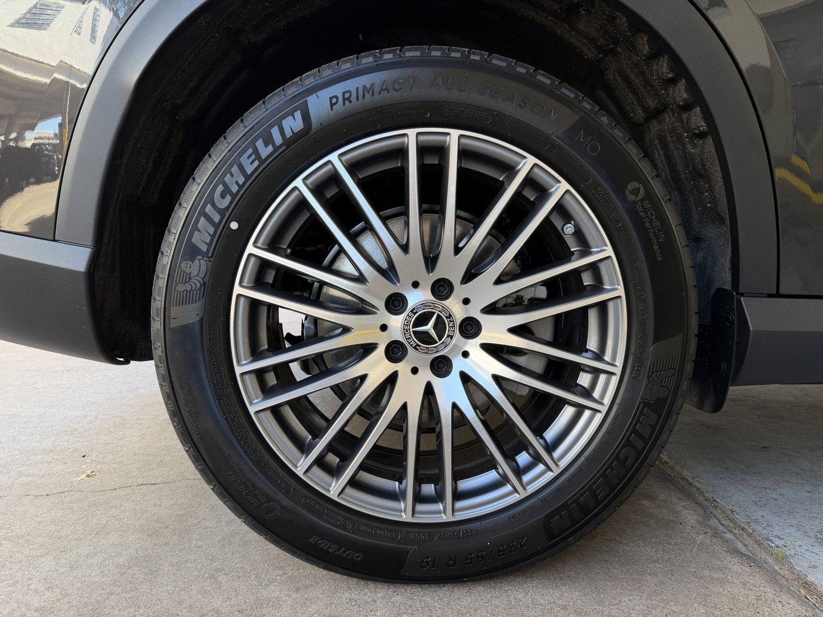 New 2026 Graphite Grey Metallic Mercedes-Benz GLC 300 image 45