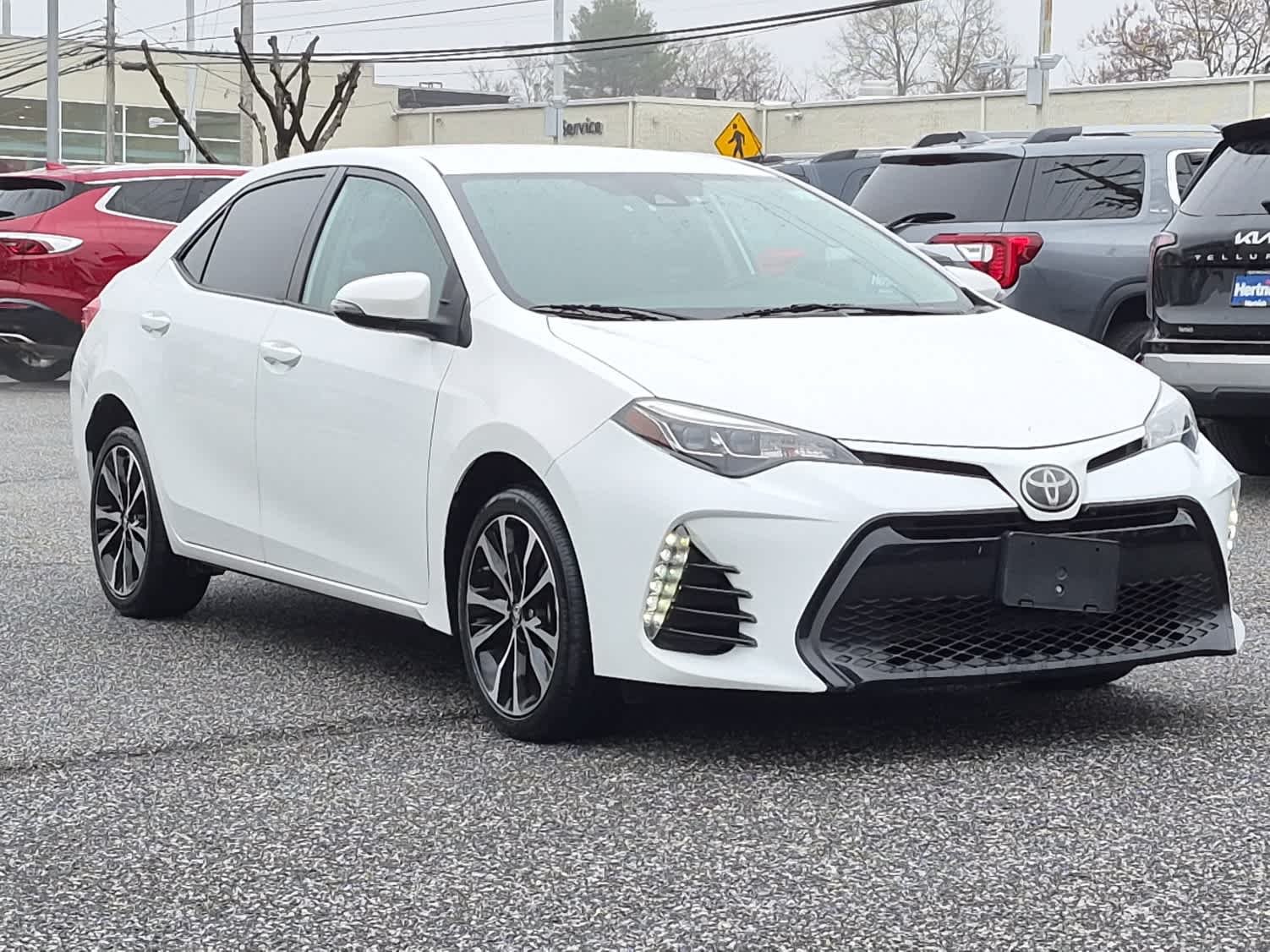 Used 2018 Toyota Corolla SE with VIN 5YFBURHE4JP740191 for sale in Newark, DE