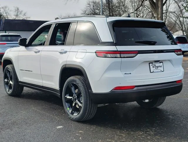 New 2026 Bright White Clear-Coat Exterior Paint Jeep Limited image 4