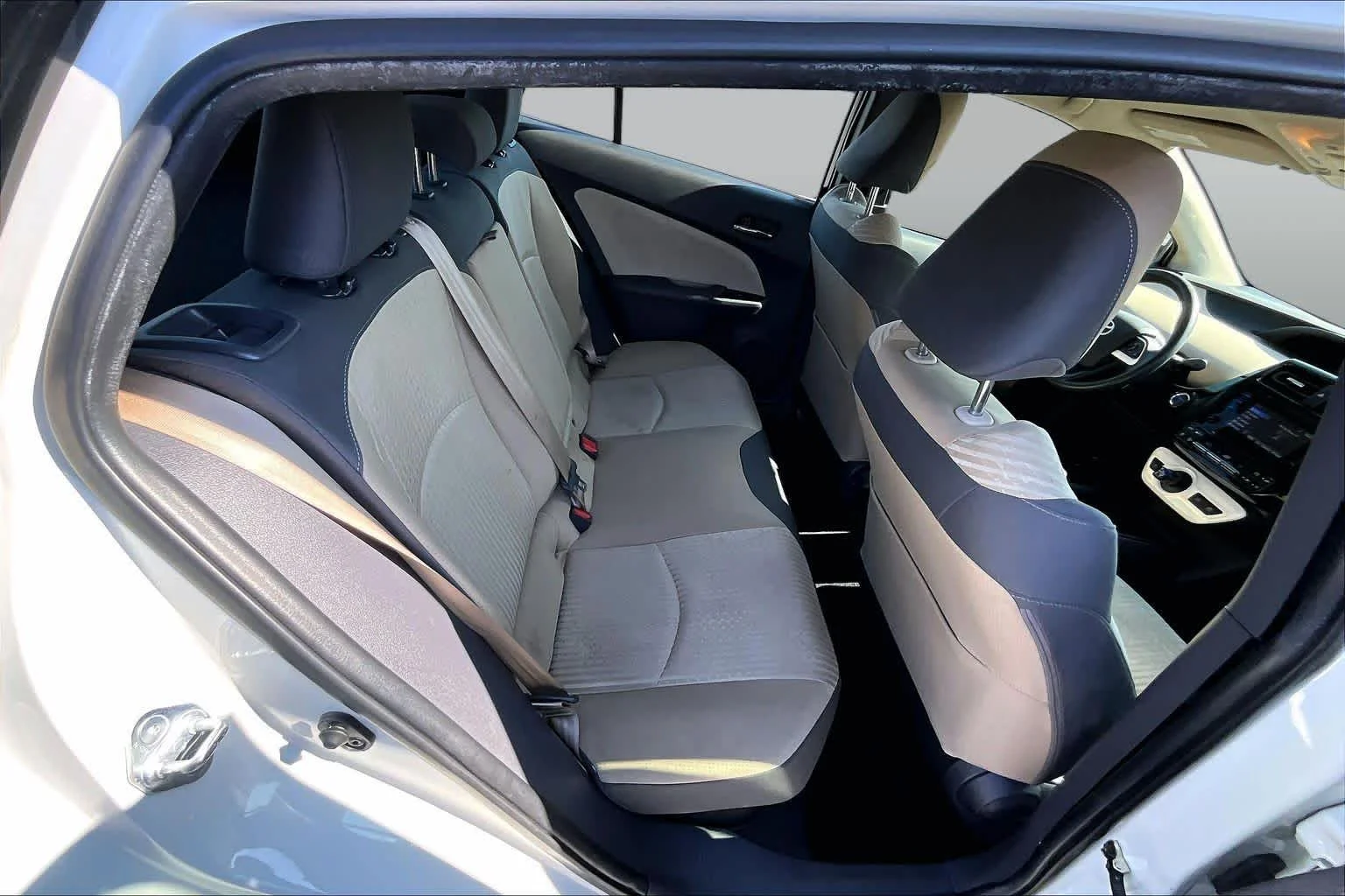 Used 2016 Blizzard Pearl Toyota Three image 16