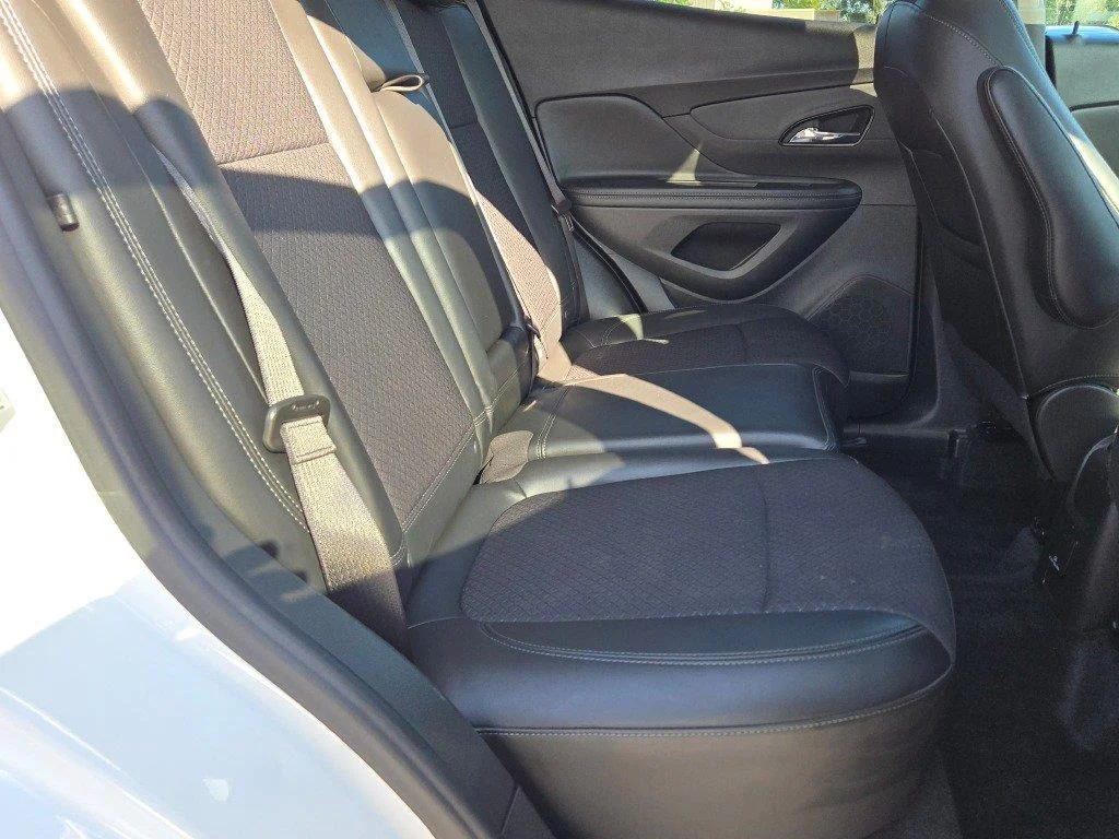 Used 2022 Summit White Buick Preferred image 7