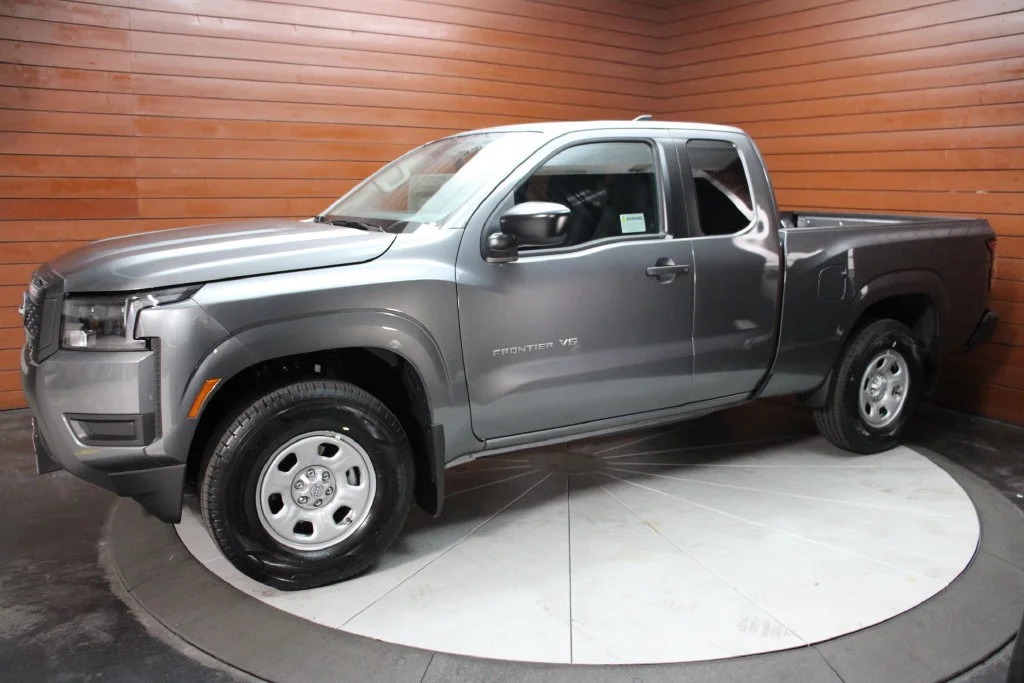 New 2027 Gun Metallic Nissan King Cab® S image 18