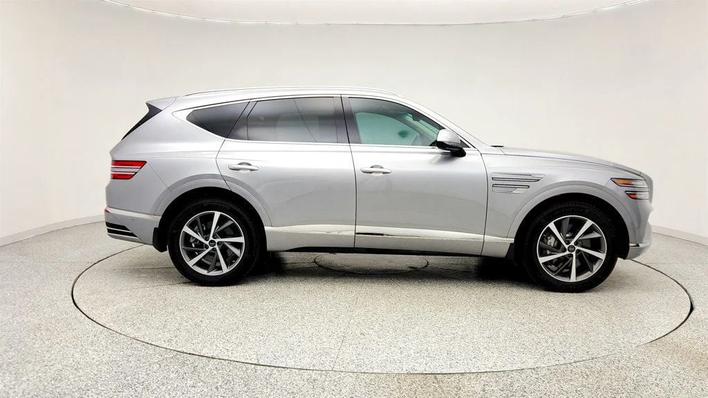 Used 2025 Savile Silver Genesis 2.5T Advanced AWD image 4