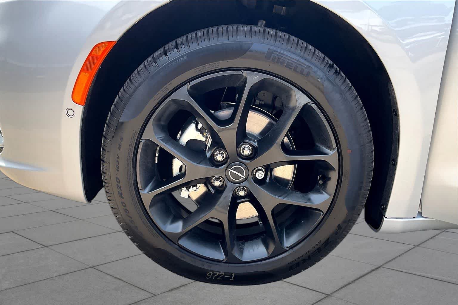 2026 Chrysler Pacifica Limited - Photo 11