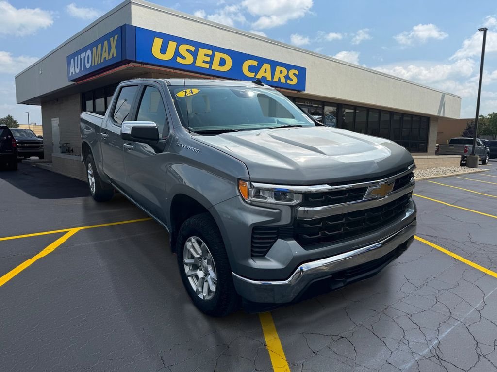 Used 2024 Sterling Gray Metallic Chevrolet LT image 4