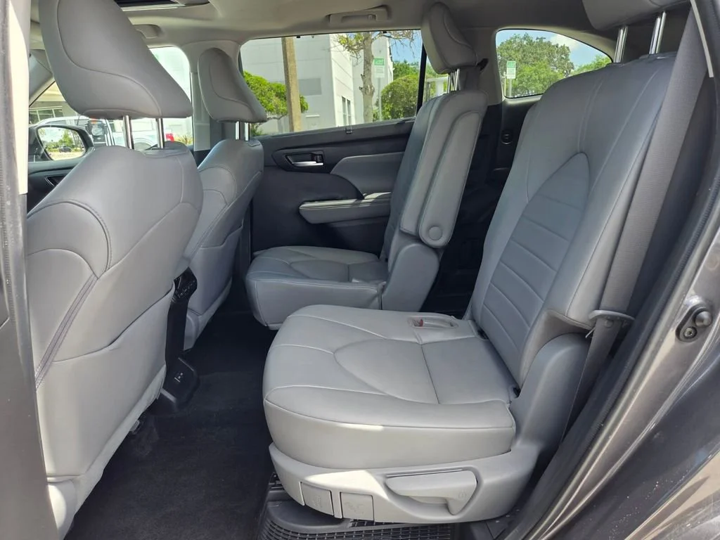 Used 2022 Magnetic Gray Metallic Toyota Hybrid XLE image 26