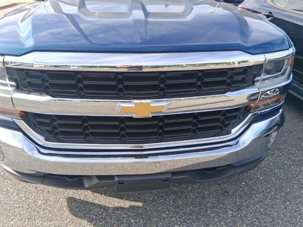 Used 2016 DEEP OCEAN BLUE METALLIC Chevrolet LT image 19