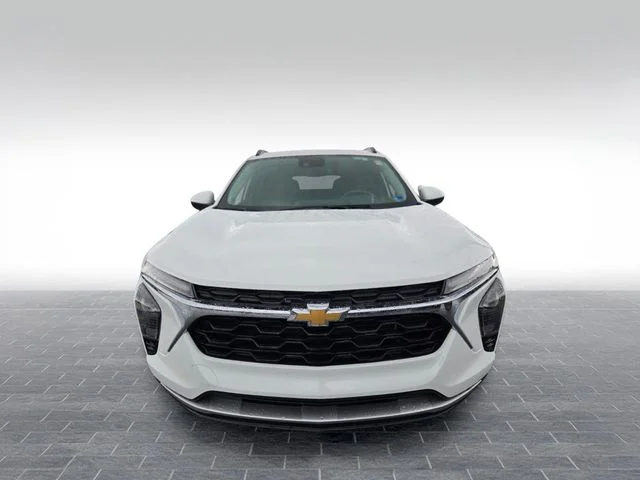 Used 2025 Summit White Chevrolet LT image 2