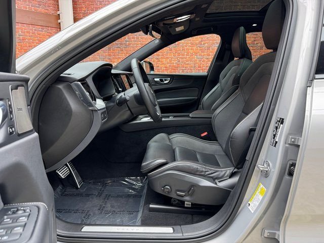 2022 Volvo XC60 R-Design - Photo 22