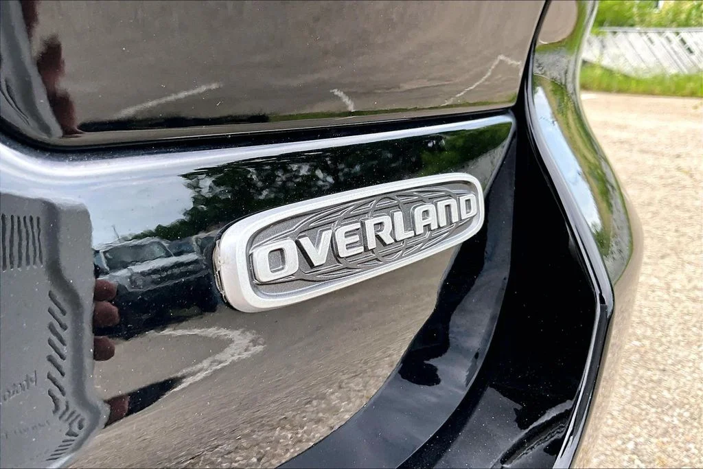 Certified Used 2024 Diamond Black Jeep Overland image 8