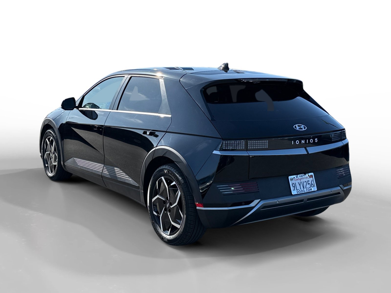 Used 2024 Black Hyundai SEL image 3