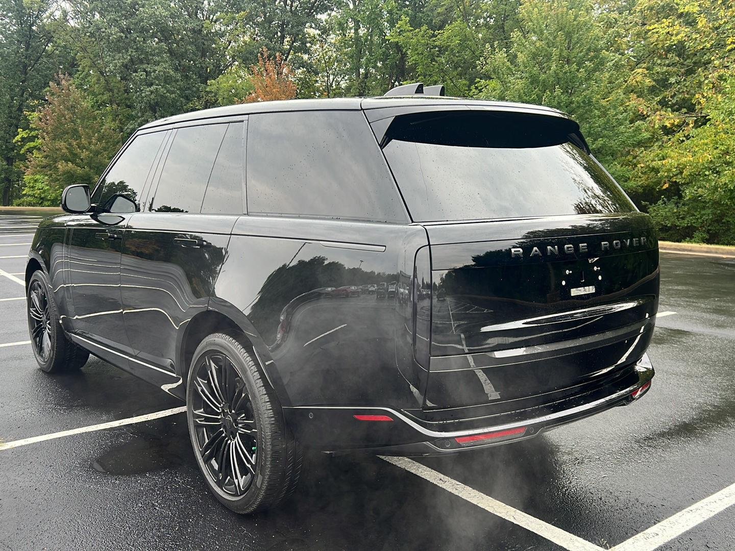 Used 2026 Santorini Black Metallic Land Rover SE image 3