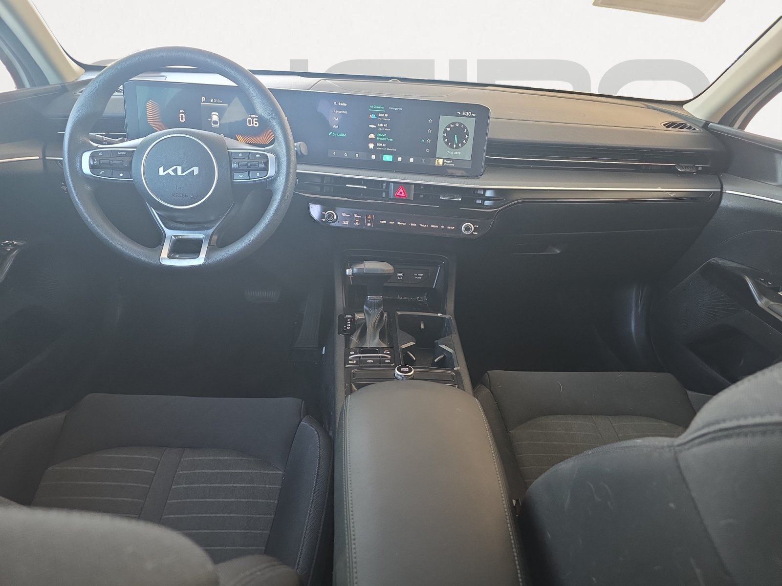 Certified Used 2025 Snow White Pearl Kia LXS image 2