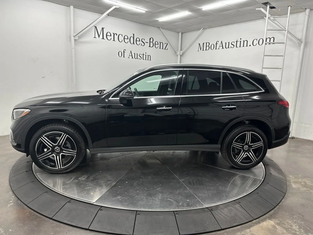 New 2027 Black Mercedes-Benz GLC 300 image 4
