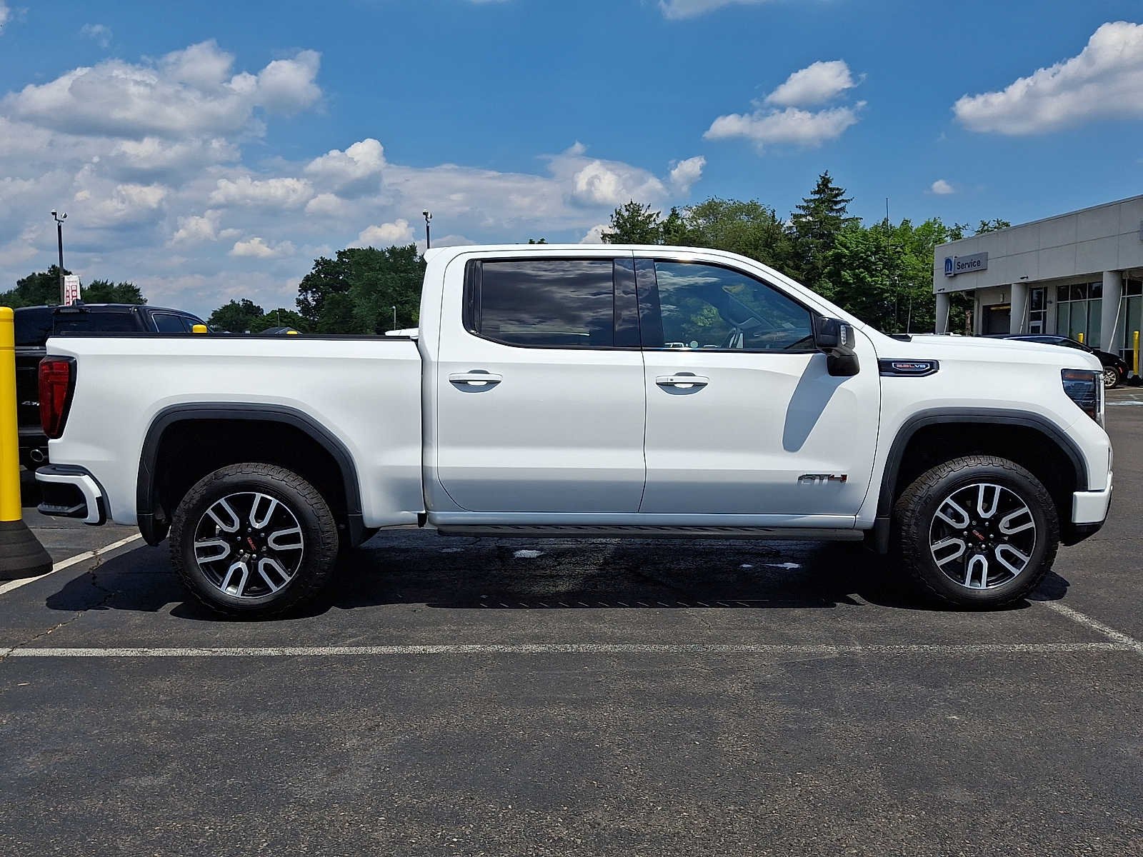 Used 2022 Summit White GMC AT4 image 7