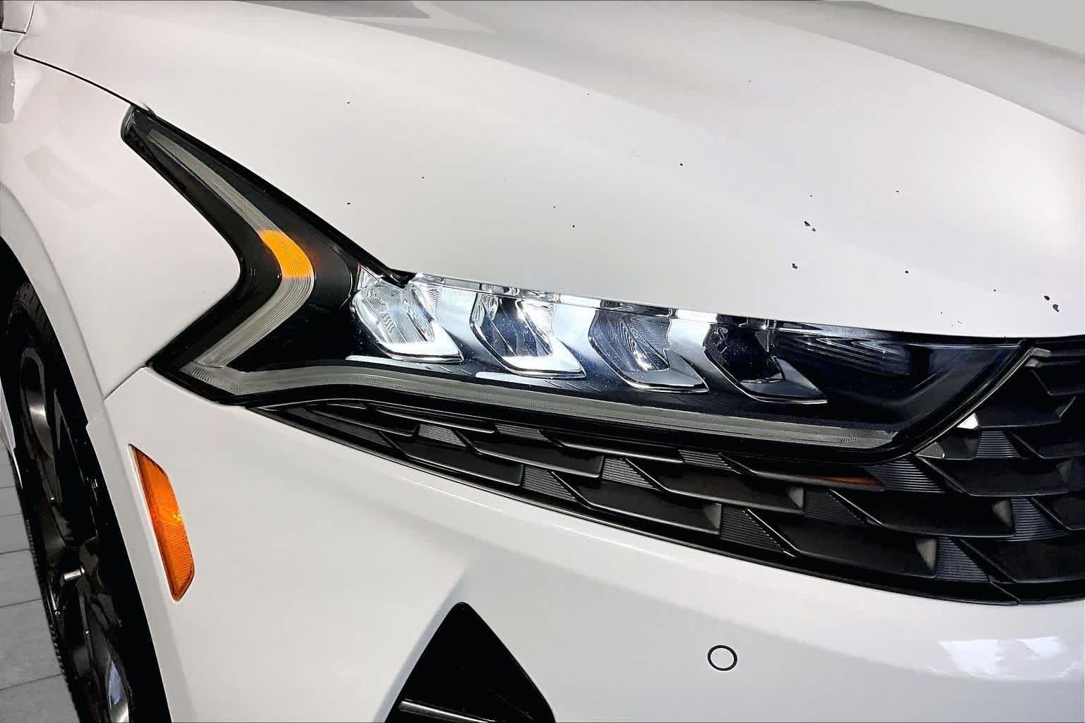 Used 2022 Glacial White Pearl Kia EX image 25