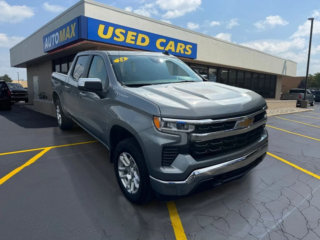Used 2024 Sterling Gray Metallic Chevrolet LT image 4
