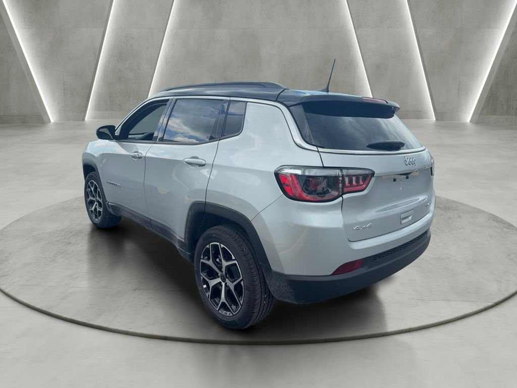 New 2026 Silver Zynith Metallic Clear-Coat Exterior Paint Jeep Limited image 5