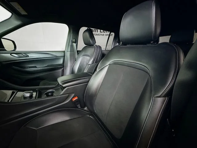 Used 2023 Black Jeep Altitude image 20
