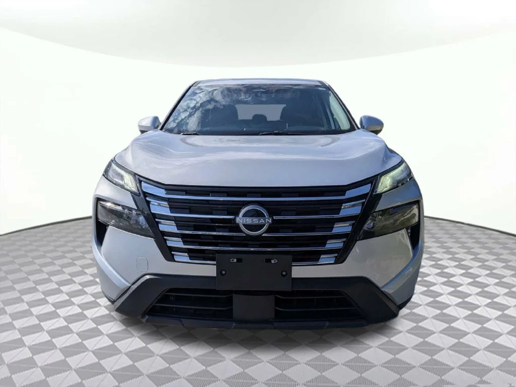 Used 2025 Silver Nissan SV image 8