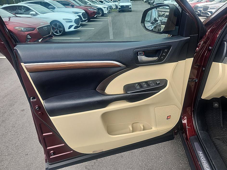 Used 2018 Ooh La La Rouge Mica Toyota Limited Platinum image 11