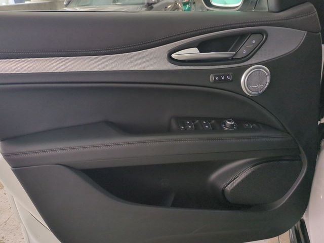 New 2026 Milano White Exterior Paint Alfa Romeo Veloce image 10