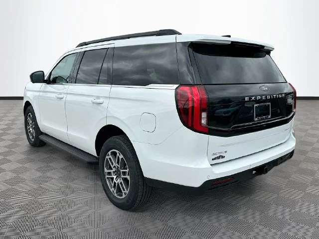 New 2026 Oxford White Ford Active image 4