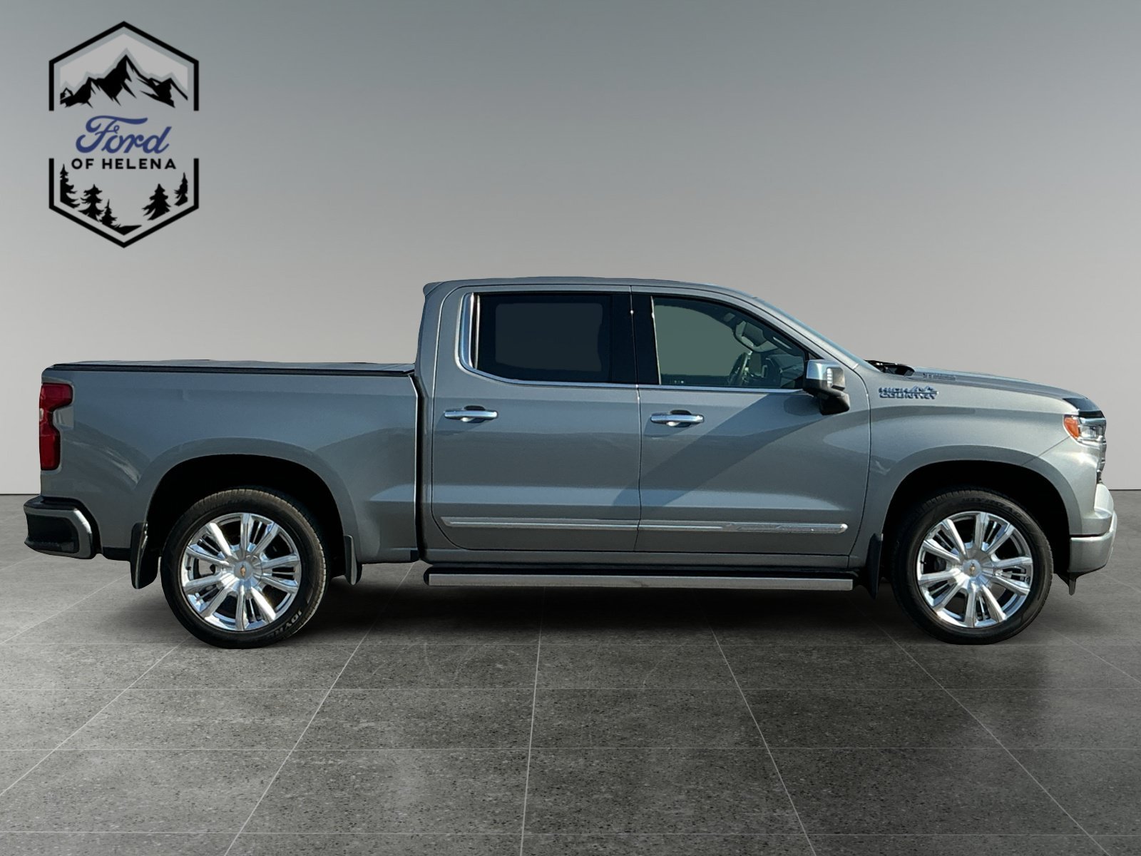 Used 2023 Gray Chevrolet High Country image 6