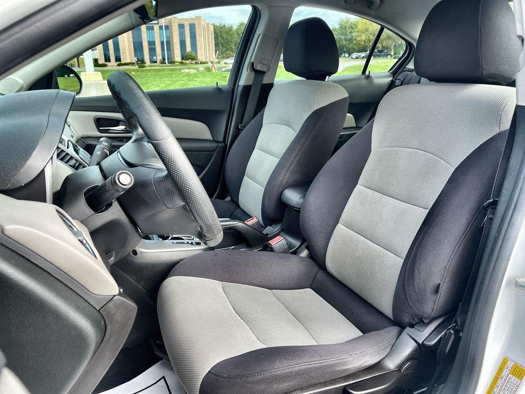 Used 2013 Summit White Chevrolet LS image 13