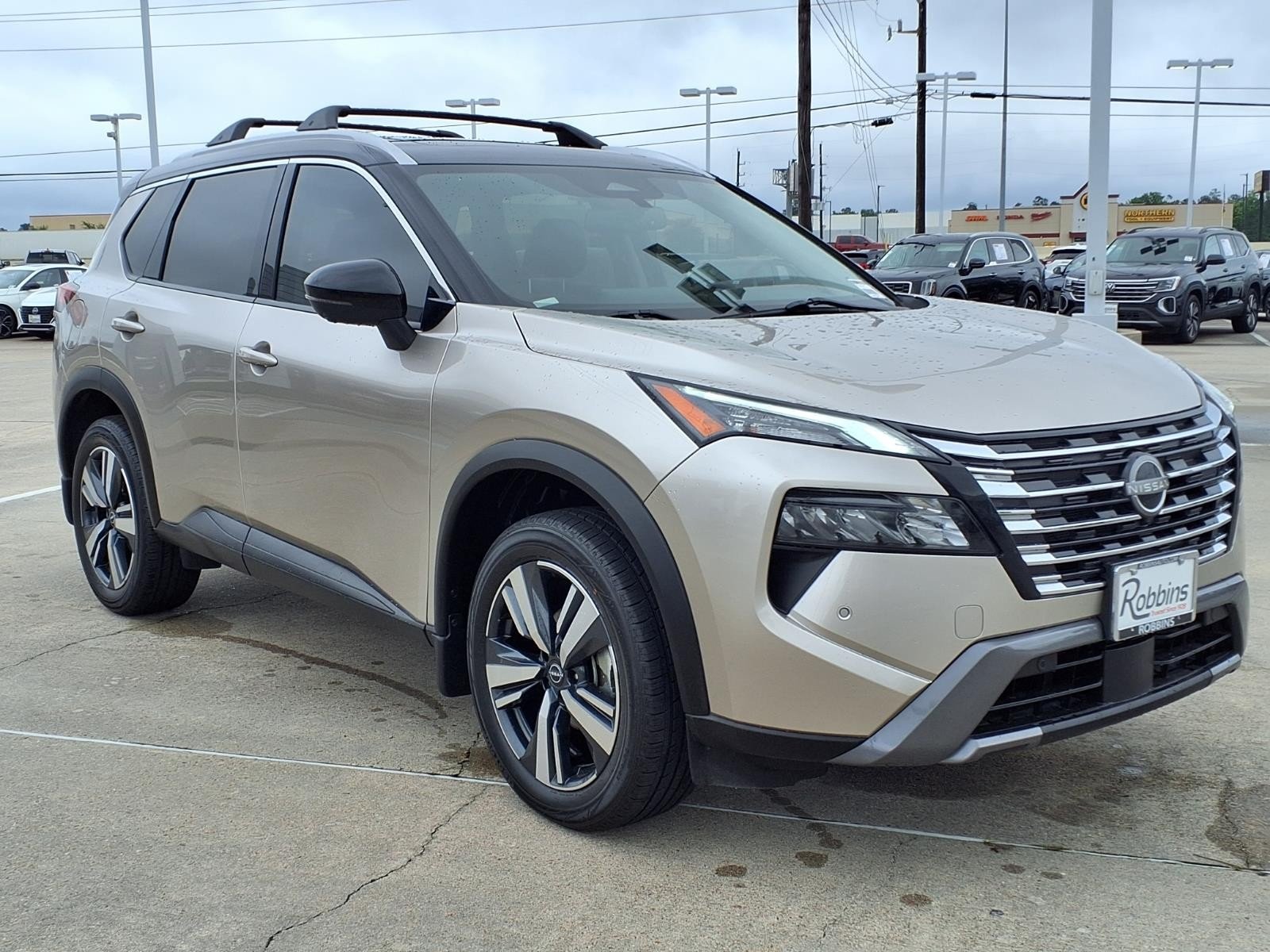 2024 Nissan Rogue SL Silver at Robbins Nissan