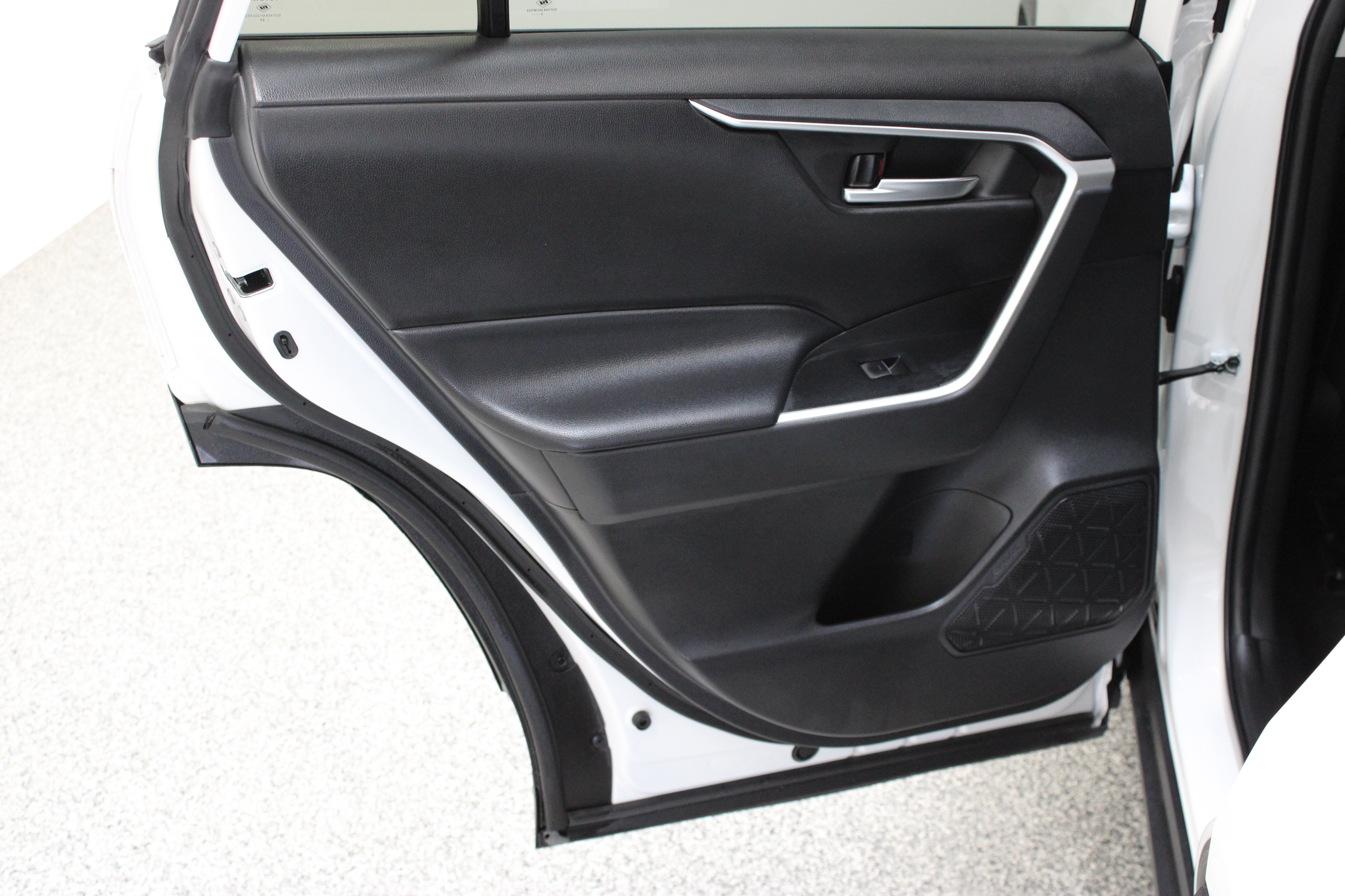 Used 2024 Ice Cap Toyota Hybrid XLE 2.5L image 26