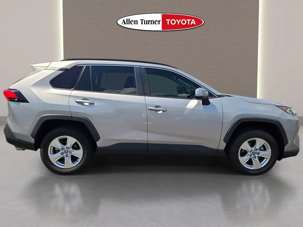 Used 2021 Silver Toyota XLE image 5