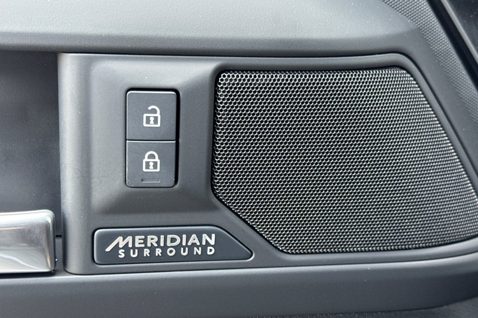 2026 Land Rover Defender X-Dynamic SE - Photo 20