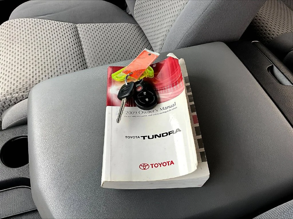 Used 2009 Silver Toyota SR5 image 36