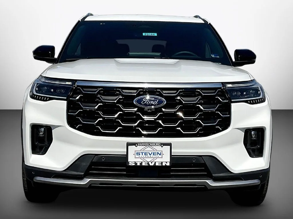 New 2026 Star White Metallic Tri-Coat Ford Platinum™ image 15