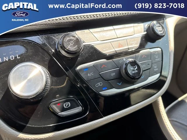 Used 2024 White Chrysler Limited image 29