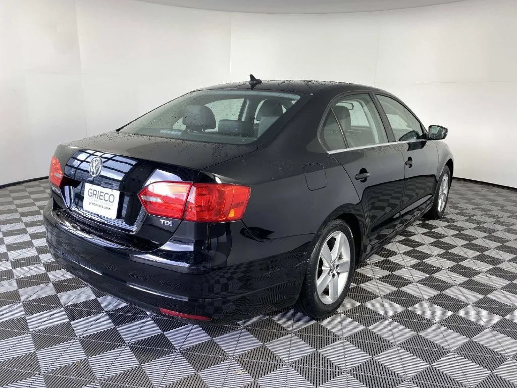 Used 2014 Black Uni Volkswagen 2.0L TDI image 9