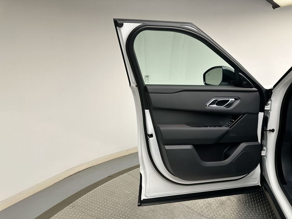 New 2026 Fuji White Land Rover S image 9