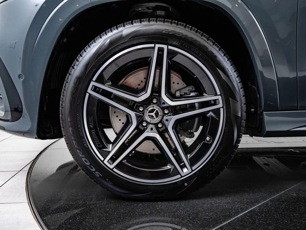 New 2026 Manufaktur Signature Silicon Gray Mercedes-Benz GLS 450 image 13